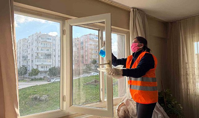 Menemen'de evler tertemiz, yaşlılar mutlu