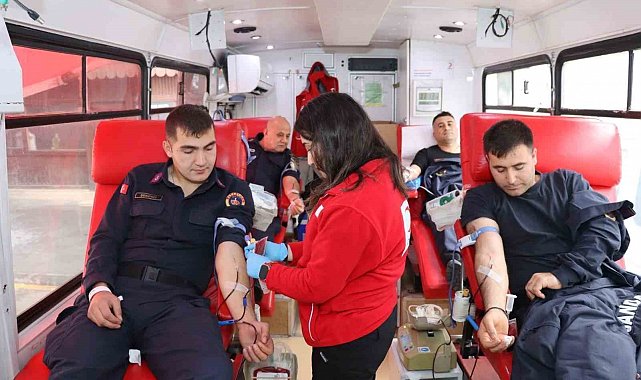 Mersin'de jandarmadan kan bağışına destek