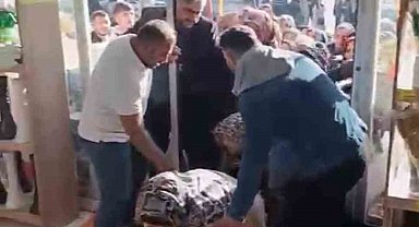 Mersin'de mağaza açılışında yapılan indirim izdihama neden oldu