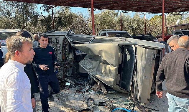 Mersin'de takla atan otomobil yol kenarındaki araçlara çarptı: 2 yaralı