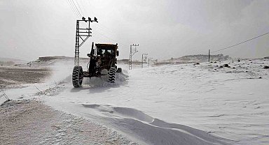 Mersin'in yüksek kesimlerinde karla mücadele çalışmaları sürüyor