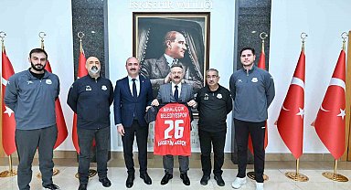 Mihalıççık Belediyespor Hentbol Takımı'ndan Vali Aksoy'a ziyaret