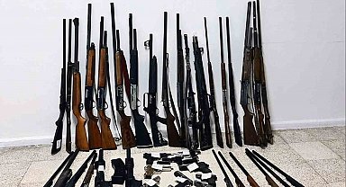 Milas'ta çok sayıda tüfek ve kurusıkı tabanca ele geçirildi