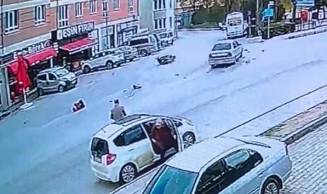 Motosiklete çarpan ehliyetsiz sürücü kaçtı