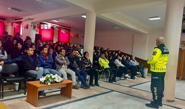 Muğla'da Jandarma ekiplerinden öğrencilere "Kaskın Kapalı, Yolun Açık Olsun" eğitimi