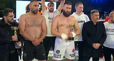 Muhammed Dursun, altın kemeri nakavtla kazandı