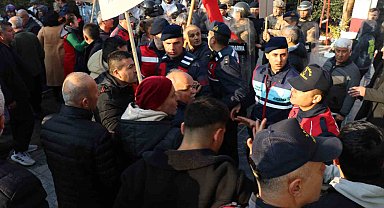 Mühürlemeye karşı çıkan işletme sahiplerine biber gazıyla müdahale edildi