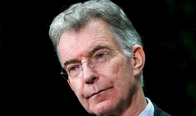 Münih Güvenlik Konferansı Başkanı Heusgen, görevi Stoltenberg'e gözyaşlarıyla devretti