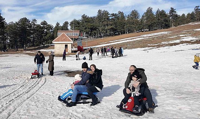 Murat Dağı Termal Kayak Merkezi, kayakseverlerin akınına uğradı