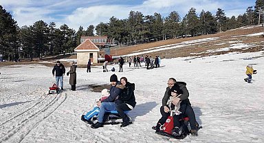 Murat Dağı Termal Kayak Merkezi, kayakseverlerin akınına uğradı