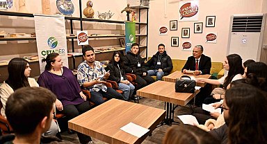 Muratpaşa'da kahve eşliğinde İngilizce pratiği