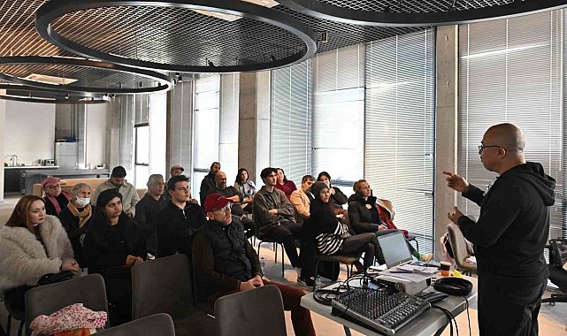 Muratpaşa'da podcast meraklıları bir araya geldi