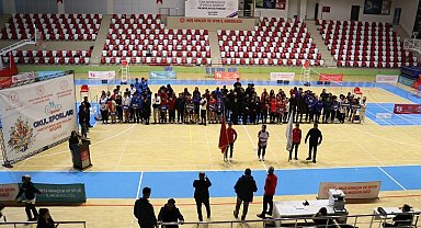 Muş'ta 'Okul Sporları Badminton Gençler Grup Müsabakaları' başladı