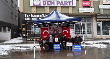 Muş'ta aileler kar altında evlat nöbetine devam ediyor