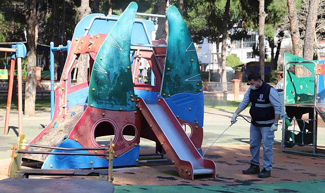 Nazilli Belediyesi oyun alanlarını dezenfekte ediyor