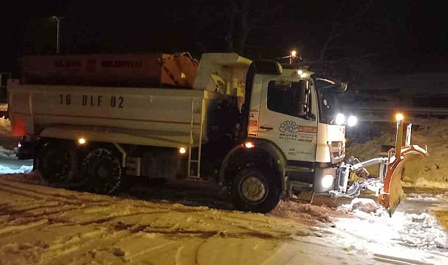 Nilüfer'de karla mücadele çalışmaları aralıksız sürüyor