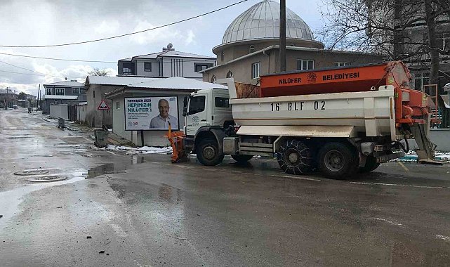 Nilüfer'de yolların açılması için ekipler seferber oldu