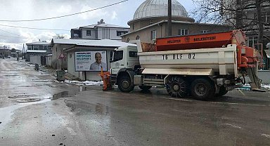 Nilüfer'de yolların açılması için ekipler seferber oldu