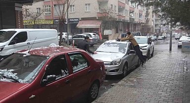 Öğrenciler sınav stresini kar topu oynayarak attı