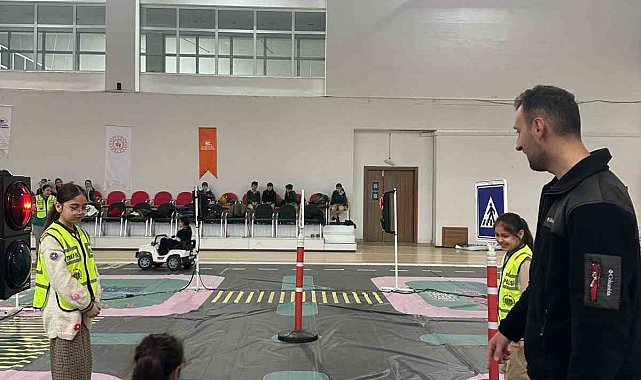 Öğrencilere trafik eğitimi