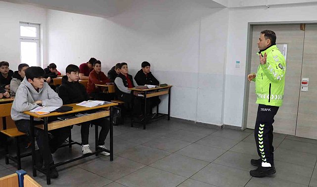 Öğrencilere trafik kuralları anlatıldı