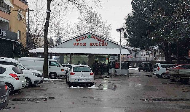 Okey masasında silahlı kavga: Olayı ayırmaya çalışırken yaralandı