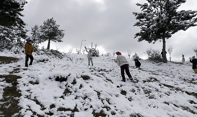 Okulların tatil edildiği Kastamonu'da çocukların kar keyfi