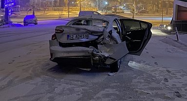 Ordu'da kayan otomobil önündeki otomobile çarptı: 6 yaralı