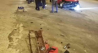 Orta refüje çarpan otomobil sürücüsü yaralandı