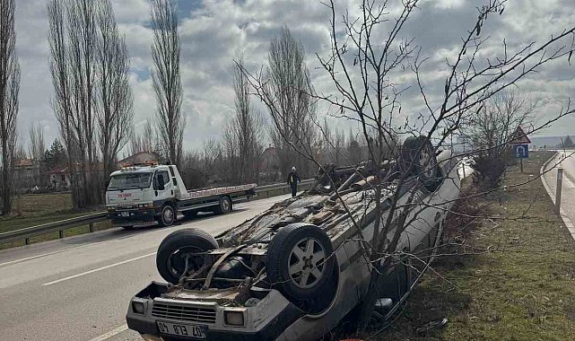 Orta refüje devrilen otomobilde sürücü yaralandı