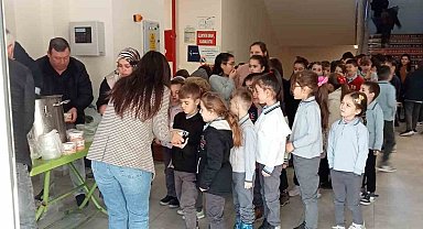 Osmaneli Belediyesi'nden soğuk kış günlerinde sıcak çorba ikramı