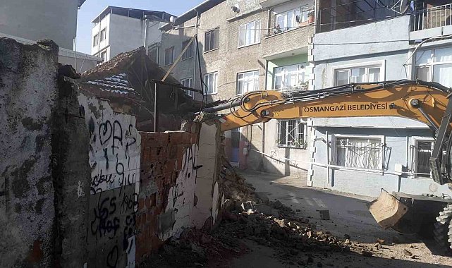 Osmangazi'de metruk bina temizliği