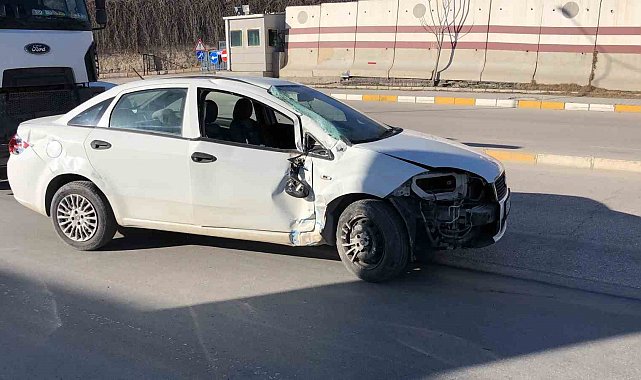 Otobüs ile otomobil çarpıştı : 1 yaralı