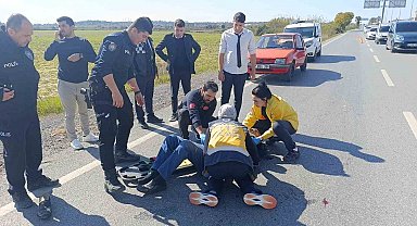 Otomobil ile çarpışan motosikletin sürücüsü 50 metre sürüklendi: 1 yaralı