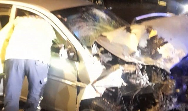 Otomobil kamyonete arkadan çarptı: 2 ölü, 9 yaralı