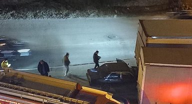 Otomobil park halindeki kamyona çarptı: 1 yaralı