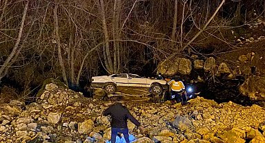 Otomobil uçuruma yuvarlandı: 3 yaralı