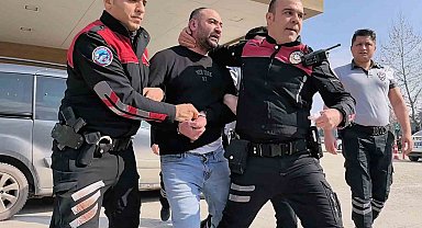 Otomobilde uyuya kaldı, kimlik soran polislere saldırınca etkisiz hale getirildi