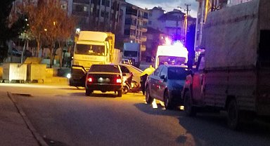 Otomobile çarpan minibüs şoförü kaçtı: 1 yaralı