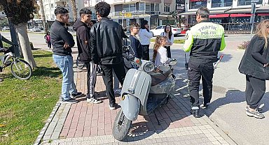 Otomobille çarpışan elektrikli bisikletin sürücüsü yaralandı