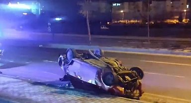 Otomobiller çarpıştı, alkol şişeleri ortalığa saçıldı: 4 yaralı