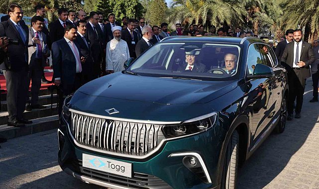 Pakistan'dan Erdoğan ve Şerif'in TOGG ile deneme sürüşüne Dombralı paylaşım