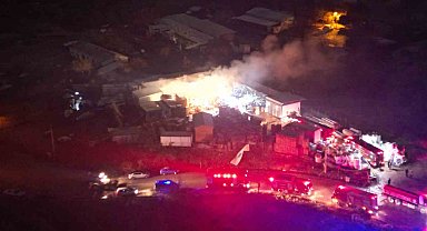 Palet fabrikasında çıkan yangın 2 saatte kontrol altına alındı: 1 kişi yaralandı