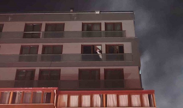 Pamukkale'de 7 katlı rezidansta yangın çıktı