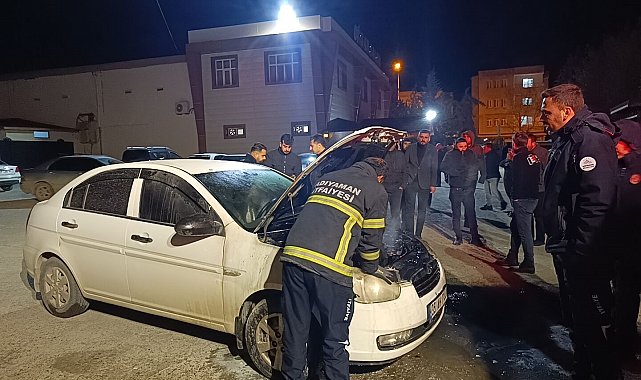 Park halindeki otomobil alev aldı
