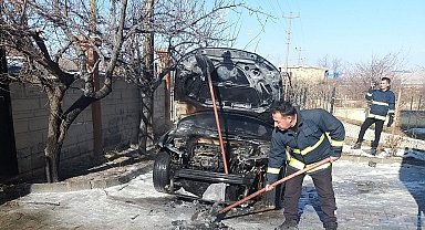 Park halindeki otomobil yandı