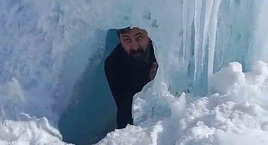 Patlayan su borusu devasa buz kütlesi oluşturdu