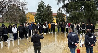 Pehlivanköy'de lise öğrencilerine yangın tatbikatı eğitimi