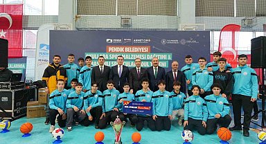 Pendik'te spora büyük destek: 172 okula 5 milyonluk yardım