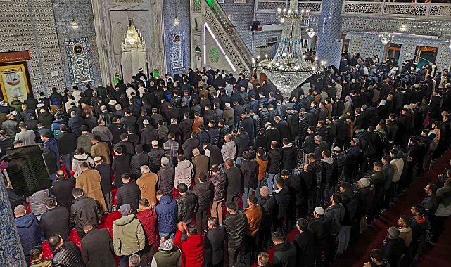 Peygamberler şehri Şanlıurfa'da Berat Kandili coşkusu